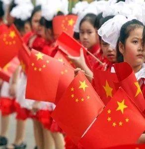 歌手李健被人民日报等多家官媒表扬，好歌因何能生生不息？